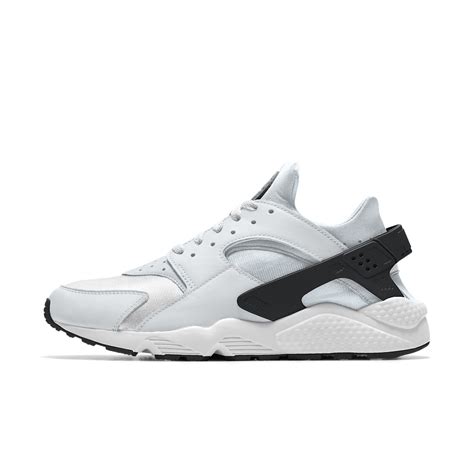 Nike huaracheChi non si informa adeguatamente in anticipo corre il rischio di ricevere nike huarache che non hanno la funzione desiderata o sono realizzati con materiali di qualità inferiore. Se volete un prodotto che soddisfi al meglio le vostre aspettative, dovreste provare un nike huarache.
  <p>Per i prodotti si possono trovare test online e confronti tra i prodotti.  I confronti tra i prodotti possono aiutare a confrontare le diverse funzioni o proprietà dei diversi prodotti. Di seguito, spieghiamo perché la ricerca è importante e di cosa si dovrebbe essere consapevoli quando si acquista un articolo.
</p>

<h2>Acquisto di Nike huarache - criteri importanti</h2>

<p>Una lista di controllo può aiutarti a evitare di dover cercare informazioni sui prodotti su decine di siti web. Di seguito è riportato un esempio di una lista di controllo che può aiutarvi a trovare il prodotto giusto. Importanti criteri di acquisto includono, ad esempio:
</p><ul>
<li>Opinioni dei clienti</li>
<li>Confronti dei prezzi</li>
<li>Dettagli del prodotto</li>
<li>Termini e condizioni di consegna</li>
<li>Domande dei clienti e risposte dei marchi</li>
</ul>
<h2>Qual è l