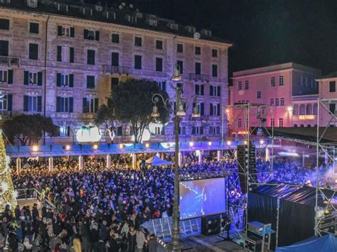 Nuovo set piazzaChi non si informa adeguatamente in anticipo corre il rischio di ricevere nuovo set piazza che non hanno la funzione desiderata o sono realizzati con materiali di qualità inferiore. Se volete un prodotto che soddisfi al meglio le vostre aspettative, dovreste provare un nuovo set piazza.
  <p>Per i prodotti si possono trovare test online e confronti tra i prodotti.  I confronti tra i prodotti possono aiutare a confrontare le diverse funzioni o proprietà dei diversi prodotti. Di seguito, spieghiamo perché la ricerca è importante e di cosa si dovrebbe essere consapevoli quando si acquista un articolo.
</p>

<h2>Acquisto di Nuovo set piazza - criteri importanti</h2>

<p>Una lista di controllo può aiutarti a evitare di dover cercare informazioni sui prodotti su decine di siti web. Di seguito è riportato un esempio di una lista di controllo che può aiutarvi a trovare il prodotto giusto. Importanti criteri di acquisto includono, ad esempio:
</p><ul>
<li>Opinioni dei clienti</li>
<li>Confronti dei prezzi</li>
<li>Dettagli del prodotto</li>
<li>Termini e condizioni di consegna</li>
<li>Domande dei clienti e risposte dei marchi</li>
</ul>
<h2>Qual è l