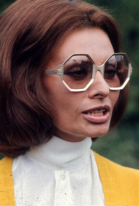 Occhiali anni 70Chi non si informa adeguatamente in anticipo corre il rischio di ricevere occhiali anni 70 che non hanno la funzione desiderata o sono realizzati con materiali di qualità inferiore. Se volete un prodotto che soddisfi al meglio le vostre aspettative, dovreste provare un occhiali anni 70.
  <p>Per i prodotti si possono trovare test online e confronti tra i prodotti.  I confronti tra i prodotti possono aiutare a confrontare le diverse funzioni o proprietà dei diversi prodotti. Di seguito, spieghiamo perché la ricerca è importante e di cosa si dovrebbe essere consapevoli quando si acquista un articolo.
</p>

<h2>Acquisto di Occhiali anni 70 - criteri importanti</h2>

<p>Una lista di controllo può aiutarti a evitare di dover cercare informazioni sui prodotti su decine di siti web. Di seguito è riportato un esempio di una lista di controllo che può aiutarvi a trovare il prodotto giusto. Importanti criteri di acquisto includono, ad esempio:
</p><ul>
<li>Opinioni dei clienti</li>
<li>Confronti dei prezzi</li>
<li>Dettagli del prodotto</li>
<li>Termini e condizioni di consegna</li>
<li>Domande dei clienti e risposte dei marchi</li>
</ul>
<h2>Qual è l