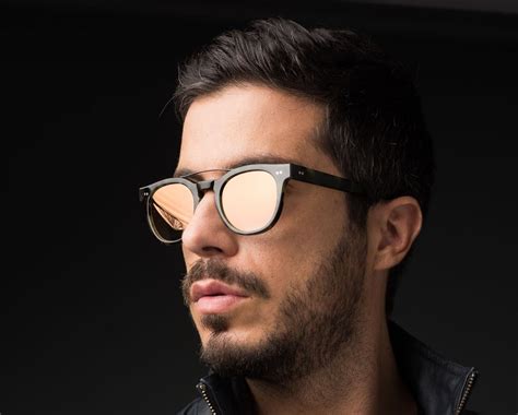 Occhiali eyewearChi non si informa adeguatamente in anticipo corre il rischio di ricevere occhiali eyewear che non hanno la funzione desiderata o sono realizzati con materiali di qualità inferiore. Se volete un prodotto che soddisfi al meglio le vostre aspettative, dovreste provare un occhiali eyewear.
  <p>Per i prodotti si possono trovare test online e confronti tra i prodotti.  I confronti tra i prodotti possono aiutare a confrontare le diverse funzioni o proprietà dei diversi prodotti. Di seguito, spieghiamo perché la ricerca è importante e di cosa si dovrebbe essere consapevoli quando si acquista un articolo.
</p>

<h2>Acquisto di Occhiali eyewear - criteri importanti</h2>

<p>Una lista di controllo può aiutarti a evitare di dover cercare informazioni sui prodotti su decine di siti web. Di seguito è riportato un esempio di una lista di controllo che può aiutarvi a trovare il prodotto giusto. Importanti criteri di acquisto includono, ad esempio:
</p><ul>
<li>Opinioni dei clienti</li>
<li>Confronti dei prezzi</li>
<li>Dettagli del prodotto</li>
<li>Termini e condizioni di consegna</li>
<li>Domande dei clienti e risposte dei marchi</li>
</ul>
<h2>Qual è l