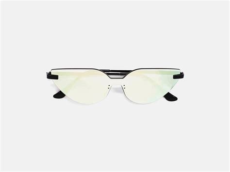 Occhiali sole glassingChi non si informa adeguatamente in anticipo corre il rischio di ricevere occhiali sole glassing che non hanno la funzione desiderata o sono realizzati con materiali di qualità inferiore. Se volete un prodotto che soddisfi al meglio le vostre aspettative, dovreste provare un occhiali sole glassing.
  <p>Per i prodotti si possono trovare test online e confronti tra i prodotti.  I confronti tra i prodotti possono aiutare a confrontare le diverse funzioni o proprietà dei diversi prodotti. Di seguito, spieghiamo perché la ricerca è importante e di cosa si dovrebbe essere consapevoli quando si acquista un articolo.
</p>

<h2>Acquisto di Occhiali sole glassing - criteri importanti</h2>

<p>Una lista di controllo può aiutarti a evitare di dover cercare informazioni sui prodotti su decine di siti web. Di seguito è riportato un esempio di una lista di controllo che può aiutarvi a trovare il prodotto giusto. Importanti criteri di acquisto includono, ad esempio:
</p><ul>
<li>Opinioni dei clienti</li>
<li>Confronti dei prezzi</li>
<li>Dettagli del prodotto</li>
<li>Termini e condizioni di consegna</li>
<li>Domande dei clienti e risposte dei marchi</li>
</ul>
<h2>Qual è l