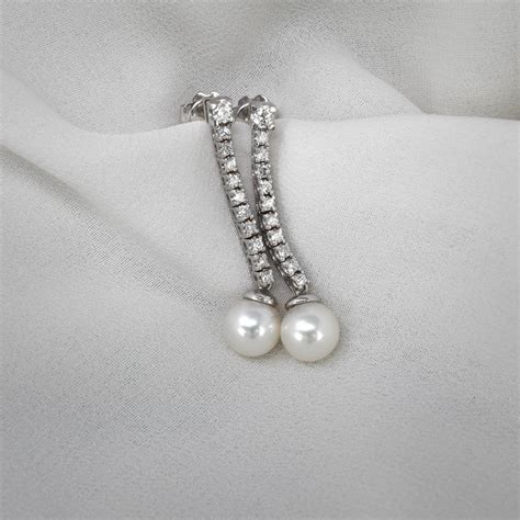 Orecchini perle oro biancoChi non si informa adeguatamente in anticipo corre il rischio di ricevere orecchini perle oro bianco che non hanno la funzione desiderata o sono realizzati con materiali di qualità inferiore. Se volete un prodotto che soddisfi al meglio le vostre aspettative, dovreste provare un orecchini perle oro bianco.
  <p>Per i prodotti si possono trovare test online e confronti tra i prodotti.  I confronti tra i prodotti possono aiutare a confrontare le diverse funzioni o proprietà dei diversi prodotti. Di seguito, spieghiamo perché la ricerca è importante e di cosa si dovrebbe essere consapevoli quando si acquista un articolo.
</p>

<h2>Acquisto di Orecchini perle oro bianco - criteri importanti</h2>

<p>Una lista di controllo può aiutarti a evitare di dover cercare informazioni sui prodotti su decine di siti web. Di seguito è riportato un esempio di una lista di controllo che può aiutarvi a trovare il prodotto giusto. Importanti criteri di acquisto includono, ad esempio:
</p><ul>
<li>Opinioni dei clienti</li>
<li>Confronti dei prezzi</li>
<li>Dettagli del prodotto</li>
<li>Termini e condizioni di consegna</li>
<li>Domande dei clienti e risposte dei marchi</li>
</ul>
<h2>Qual è l