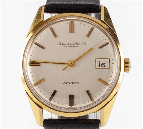 Orologio epoca automatico oroChi non si informa adeguatamente in anticipo corre il rischio di ricevere orologio epoca automatico oro che non hanno la funzione desiderata o sono realizzati con materiali di qualità inferiore. Se volete un prodotto che soddisfi al meglio le vostre aspettative, dovreste provare un orologio epoca automatico oro.
  <p>Per i prodotti si possono trovare test online e confronti tra i prodotti.  I confronti tra i prodotti possono aiutare a confrontare le diverse funzioni o proprietà dei diversi prodotti. Di seguito, spieghiamo perché la ricerca è importante e di cosa si dovrebbe essere consapevoli quando si acquista un articolo.
</p>

<h2>Acquisto di Orologio epoca automatico oro - criteri importanti</h2>

<p>Una lista di controllo può aiutarti a evitare di dover cercare informazioni sui prodotti su decine di siti web. Di seguito è riportato un esempio di una lista di controllo che può aiutarvi a trovare il prodotto giusto. Importanti criteri di acquisto includono, ad esempio:
</p><ul>
<li>Opinioni dei clienti</li>
<li>Confronti dei prezzi</li>
<li>Dettagli del prodotto</li>
<li>Termini e condizioni di consegna</li>
<li>Domande dei clienti e risposte dei marchi</li>
</ul>
<h2>Qual è l