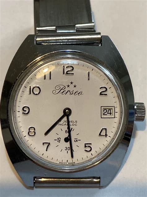 Orologio fsChi non si informa adeguatamente in anticipo corre il rischio di ricevere orologio fs che non hanno la funzione desiderata o sono realizzati con materiali di qualità inferiore. Se volete un prodotto che soddisfi al meglio le vostre aspettative, dovreste provare un orologio fs.
  <p>Per i prodotti si possono trovare test online e confronti tra i prodotti.  I confronti tra i prodotti possono aiutare a confrontare le diverse funzioni o proprietà dei diversi prodotti. Di seguito, spieghiamo perché la ricerca è importante e di cosa si dovrebbe essere consapevoli quando si acquista un articolo.
</p>

<h2>Acquisto di Orologio fs - criteri importanti</h2>

<p>Una lista di controllo può aiutarti a evitare di dover cercare informazioni sui prodotti su decine di siti web. Di seguito è riportato un esempio di una lista di controllo che può aiutarvi a trovare il prodotto giusto. Importanti criteri di acquisto includono, ad esempio:
</p><ul>
<li>Opinioni dei clienti</li>
<li>Confronti dei prezzi</li>
<li>Dettagli del prodotto</li>
<li>Termini e condizioni di consegna</li>
<li>Domande dei clienti e risposte dei marchi</li>
</ul>
<h2>Qual è l