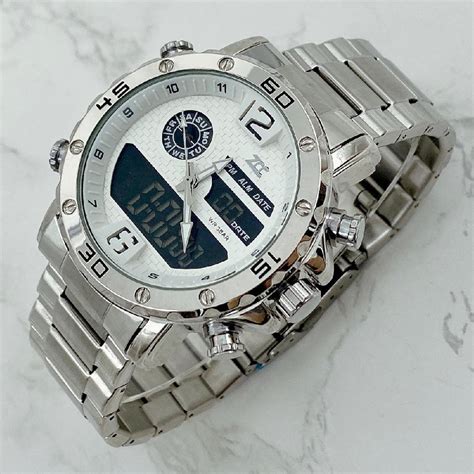 Orologio polsoChi non si informa adeguatamente in anticipo corre il rischio di ricevere orologio polso che non hanno la funzione desiderata o sono realizzati con materiali di qualità inferiore. Se volete un prodotto che soddisfi al meglio le vostre aspettative, dovreste provare un orologio polso.
  <p>Per i prodotti si possono trovare test online e confronti tra i prodotti.  I confronti tra i prodotti possono aiutare a confrontare le diverse funzioni o proprietà dei diversi prodotti. Di seguito, spieghiamo perché la ricerca è importante e di cosa si dovrebbe essere consapevoli quando si acquista un articolo.
</p>

<h2>Acquisto di Orologio polso - criteri importanti</h2>

<p>Una lista di controllo può aiutarti a evitare di dover cercare informazioni sui prodotti su decine di siti web. Di seguito è riportato un esempio di una lista di controllo che può aiutarvi a trovare il prodotto giusto. Importanti criteri di acquisto includono, ad esempio:
</p><ul>
<li>Opinioni dei clienti</li>
<li>Confronti dei prezzi</li>
<li>Dettagli del prodotto</li>
<li>Termini e condizioni di consegna</li>
<li>Domande dei clienti e risposte dei marchi</li>
</ul>
<h2>Qual è l