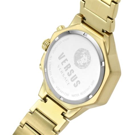 Orologio versace versusChi non si informa adeguatamente in anticipo corre il rischio di ricevere orologio versace versus che non hanno la funzione desiderata o sono realizzati con materiali di qualità inferiore. Se volete un prodotto che soddisfi al meglio le vostre aspettative, dovreste provare un orologio versace versus.
  <p>Per i prodotti si possono trovare test online e confronti tra i prodotti.  I confronti tra i prodotti possono aiutare a confrontare le diverse funzioni o proprietà dei diversi prodotti. Di seguito, spieghiamo perché la ricerca è importante e di cosa si dovrebbe essere consapevoli quando si acquista un articolo.
</p>

<h2>Acquisto di Orologio versace versus - criteri importanti</h2>

<p>Una lista di controllo può aiutarti a evitare di dover cercare informazioni sui prodotti su decine di siti web. Di seguito è riportato un esempio di una lista di controllo che può aiutarvi a trovare il prodotto giusto. Importanti criteri di acquisto includono, ad esempio:
</p><ul>
<li>Opinioni dei clienti</li>
<li>Confronti dei prezzi</li>
<li>Dettagli del prodotto</li>
<li>Termini e condizioni di consegna</li>
<li>Domande dei clienti e risposte dei marchi</li>
</ul>
<h2>Qual è l