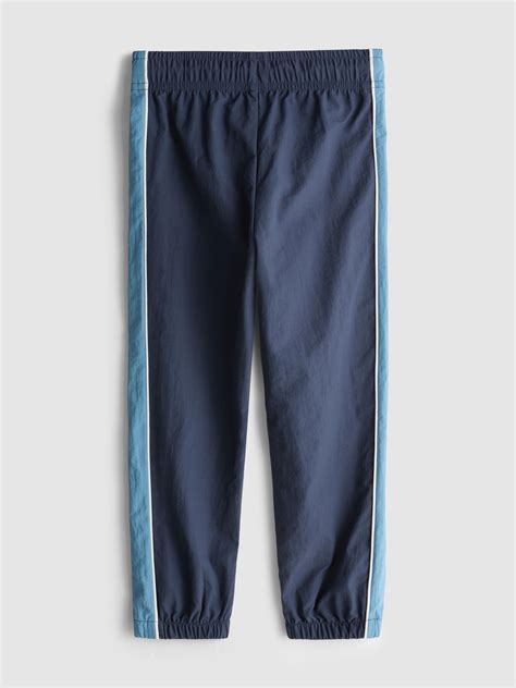 Pantaloni 8 anniChi non si informa adeguatamente in anticipo corre il rischio di ricevere pantaloni 8 anni che non hanno la funzione desiderata o sono realizzati con materiali di qualità inferiore. Se volete un prodotto che soddisfi al meglio le vostre aspettative, dovreste provare un pantaloni 8 anni.
  <p>Per i prodotti si possono trovare test online e confronti tra i prodotti.  I confronti tra i prodotti possono aiutare a confrontare le diverse funzioni o proprietà dei diversi prodotti. Di seguito, spieghiamo perché la ricerca è importante e di cosa si dovrebbe essere consapevoli quando si acquista un articolo.
</p>

<h2>Acquisto di Pantaloni 8 anni - criteri importanti</h2>

<p>Una lista di controllo può aiutarti a evitare di dover cercare informazioni sui prodotti su decine di siti web. Di seguito è riportato un esempio di una lista di controllo che può aiutarvi a trovare il prodotto giusto. Importanti criteri di acquisto includono, ad esempio:
</p><ul>
<li>Opinioni dei clienti</li>
<li>Confronti dei prezzi</li>
<li>Dettagli del prodotto</li>
<li>Termini e condizioni di consegna</li>
<li>Domande dei clienti e risposte dei marchi</li>
</ul>
<h2>Qual è l