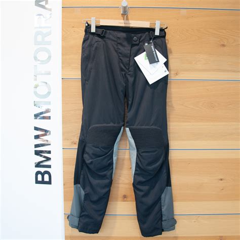 Pantaloni bmwChi non si informa adeguatamente in anticipo corre il rischio di ricevere pantaloni bmw che non hanno la funzione desiderata o sono realizzati con materiali di qualità inferiore. Se volete un prodotto che soddisfi al meglio le vostre aspettative, dovreste provare un pantaloni bmw.
  <p>Per i prodotti si possono trovare test online e confronti tra i prodotti.  I confronti tra i prodotti possono aiutare a confrontare le diverse funzioni o proprietà dei diversi prodotti. Di seguito, spieghiamo perché la ricerca è importante e di cosa si dovrebbe essere consapevoli quando si acquista un articolo.
</p>

<h2>Acquisto di Pantaloni bmw - criteri importanti</h2>

<p>Una lista di controllo può aiutarti a evitare di dover cercare informazioni sui prodotti su decine di siti web. Di seguito è riportato un esempio di una lista di controllo che può aiutarvi a trovare il prodotto giusto. Importanti criteri di acquisto includono, ad esempio:
</p><ul>
<li>Opinioni dei clienti</li>
<li>Confronti dei prezzi</li>
<li>Dettagli del prodotto</li>
<li>Termini e condizioni di consegna</li>
<li>Domande dei clienti e risposte dei marchi</li>
</ul>
<h2>Qual è l