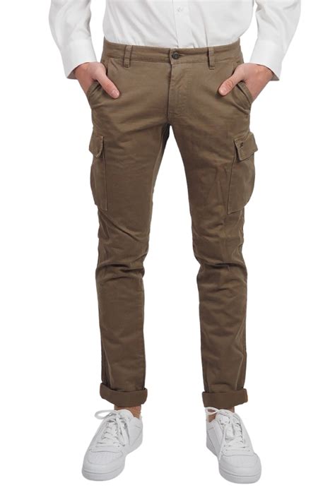 Pantaloni cargo uomoChi non si informa adeguatamente in anticipo corre il rischio di ricevere pantaloni cargo uomo che non hanno la funzione desiderata o sono realizzati con materiali di qualità inferiore. Se volete un prodotto che soddisfi al meglio le vostre aspettative, dovreste provare un pantaloni cargo uomo.
  <p>Per i prodotti si possono trovare test online e confronti tra i prodotti.  I confronti tra i prodotti possono aiutare a confrontare le diverse funzioni o proprietà dei diversi prodotti. Di seguito, spieghiamo perché la ricerca è importante e di cosa si dovrebbe essere consapevoli quando si acquista un articolo.
</p>

<h2>Acquisto di Pantaloni cargo uomo - criteri importanti</h2>

<p>Una lista di controllo può aiutarti a evitare di dover cercare informazioni sui prodotti su decine di siti web. Di seguito è riportato un esempio di una lista di controllo che può aiutarvi a trovare il prodotto giusto. Importanti criteri di acquisto includono, ad esempio:
</p><ul>
<li>Opinioni dei clienti</li>
<li>Confronti dei prezzi</li>
<li>Dettagli del prodotto</li>
<li>Termini e condizioni di consegna</li>
<li>Domande dei clienti e risposte dei marchi</li>
</ul>
<h2>Qual è l