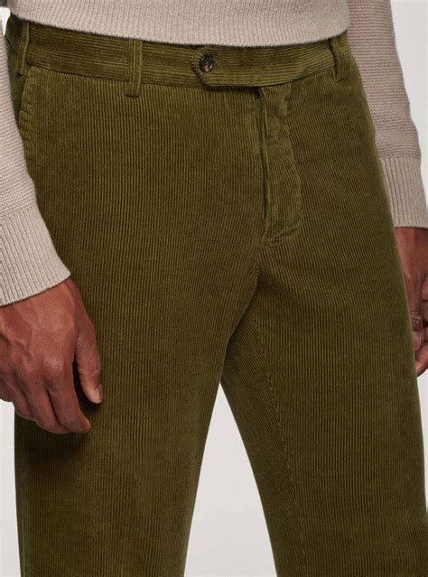 Pantaloni vellutoChi non si informa adeguatamente in anticipo corre il rischio di ricevere pantaloni velluto che non hanno la funzione desiderata o sono realizzati con materiali di qualità inferiore. Se volete un prodotto che soddisfi al meglio le vostre aspettative, dovreste provare un pantaloni velluto.
  <p>Per i prodotti si possono trovare test online e confronti tra i prodotti.  I confronti tra i prodotti possono aiutare a confrontare le diverse funzioni o proprietà dei diversi prodotti. Di seguito, spieghiamo perché la ricerca è importante e di cosa si dovrebbe essere consapevoli quando si acquista un articolo.
</p>

<h2>Acquisto di Pantaloni velluto - criteri importanti</h2>

<p>Una lista di controllo può aiutarti a evitare di dover cercare informazioni sui prodotti su decine di siti web. Di seguito è riportato un esempio di una lista di controllo che può aiutarvi a trovare il prodotto giusto. Importanti criteri di acquisto includono, ad esempio:
</p><ul>
<li>Opinioni dei clienti</li>
<li>Confronti dei prezzi</li>
<li>Dettagli del prodotto</li>
<li>Termini e condizioni di consegna</li>
<li>Domande dei clienti e risposte dei marchi</li>
</ul>
<h2>Qual è l