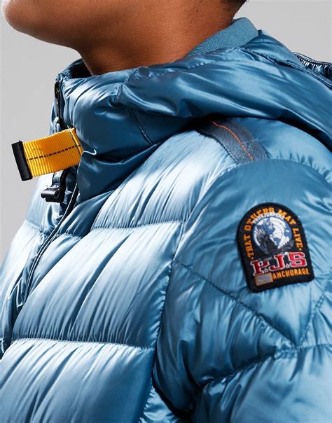 ParajumpersChi non si informa adeguatamente in anticipo corre il rischio di ricevere parajumpers che non hanno la funzione desiderata o sono realizzati con materiali di qualità inferiore. Se volete un prodotto che soddisfi al meglio le vostre aspettative, dovreste provare un parajumpers.
  <p>Per i prodotti si possono trovare test online e confronti tra i prodotti.  I confronti tra i prodotti possono aiutare a confrontare le diverse funzioni o proprietà dei diversi prodotti. Di seguito, spieghiamo perché la ricerca è importante e di cosa si dovrebbe essere consapevoli quando si acquista un articolo.
</p>

<h2>Acquisto di Parajumpers - criteri importanti</h2>

<p>Una lista di controllo può aiutarti a evitare di dover cercare informazioni sui prodotti su decine di siti web. Di seguito è riportato un esempio di una lista di controllo che può aiutarvi a trovare il prodotto giusto. Importanti criteri di acquisto includono, ad esempio:
</p><ul>
<li>Opinioni dei clienti</li>
<li>Confronti dei prezzi</li>
<li>Dettagli del prodotto</li>
<li>Termini e condizioni di consegna</li>
<li>Domande dei clienti e risposte dei marchi</li>
</ul>
<h2>Qual è l
