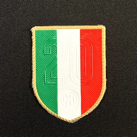 Patch scudettoChi non si informa adeguatamente in anticipo corre il rischio di ricevere patch scudetto che non hanno la funzione desiderata o sono realizzati con materiali di qualità inferiore. Se volete un prodotto che soddisfi al meglio le vostre aspettative, dovreste provare un patch scudetto.
  <p>Per i prodotti si possono trovare test online e confronti tra i prodotti.  I confronti tra i prodotti possono aiutare a confrontare le diverse funzioni o proprietà dei diversi prodotti. Di seguito, spieghiamo perché la ricerca è importante e di cosa si dovrebbe essere consapevoli quando si acquista un articolo.
</p>

<h2>Acquisto di Patch scudetto - criteri importanti</h2>

<p>Una lista di controllo può aiutarti a evitare di dover cercare informazioni sui prodotti su decine di siti web. Di seguito è riportato un esempio di una lista di controllo che può aiutarvi a trovare il prodotto giusto. Importanti criteri di acquisto includono, ad esempio:
</p><ul>
<li>Opinioni dei clienti</li>
<li>Confronti dei prezzi</li>
<li>Dettagli del prodotto</li>
<li>Termini e condizioni di consegna</li>
<li>Domande dei clienti e risposte dei marchi</li>
</ul>
<h2>Qual è l
