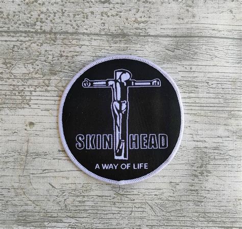 Patch skinheadChi non si informa adeguatamente in anticipo corre il rischio di ricevere patch skinhead che non hanno la funzione desiderata o sono realizzati con materiali di qualità inferiore. Se volete un prodotto che soddisfi al meglio le vostre aspettative, dovreste provare un patch skinhead.
  <p>Per i prodotti si possono trovare test online e confronti tra i prodotti.  I confronti tra i prodotti possono aiutare a confrontare le diverse funzioni o proprietà dei diversi prodotti. Di seguito, spieghiamo perché la ricerca è importante e di cosa si dovrebbe essere consapevoli quando si acquista un articolo.
</p>

<h2>Acquisto di Patch skinhead - criteri importanti</h2>

<p>Una lista di controllo può aiutarti a evitare di dover cercare informazioni sui prodotti su decine di siti web. Di seguito è riportato un esempio di una lista di controllo che può aiutarvi a trovare il prodotto giusto. Importanti criteri di acquisto includono, ad esempio:
</p><ul>
<li>Opinioni dei clienti</li>
<li>Confronti dei prezzi</li>
<li>Dettagli del prodotto</li>
<li>Termini e condizioni di consegna</li>
<li>Domande dei clienti e risposte dei marchi</li>
</ul>
<h2>Qual è l