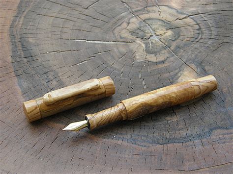 Penne in legnoChi non si informa adeguatamente in anticipo corre il rischio di ricevere penne in legno che non hanno la funzione desiderata o sono realizzati con materiali di qualità inferiore. Se volete un prodotto che soddisfi al meglio le vostre aspettative, dovreste provare un penne in legno.
  <p>Per i prodotti si possono trovare test online e confronti tra i prodotti.  I confronti tra i prodotti possono aiutare a confrontare le diverse funzioni o proprietà dei diversi prodotti. Di seguito, spieghiamo perché la ricerca è importante e di cosa si dovrebbe essere consapevoli quando si acquista un articolo.
</p>

<h2>Acquisto di Penne in legno - criteri importanti</h2>

<p>Una lista di controllo può aiutarti a evitare di dover cercare informazioni sui prodotti su decine di siti web. Di seguito è riportato un esempio di una lista di controllo che può aiutarvi a trovare il prodotto giusto. Importanti criteri di acquisto includono, ad esempio:
</p><ul>
<li>Opinioni dei clienti</li>
<li>Confronti dei prezzi</li>
<li>Dettagli del prodotto</li>
<li>Termini e condizioni di consegna</li>
<li>Domande dei clienti e risposte dei marchi</li>
</ul>
<h2>Qual è l