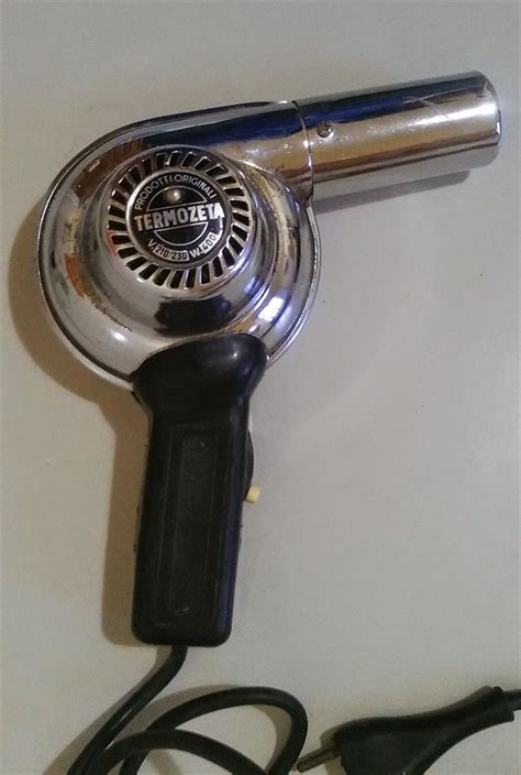 Phon vintageChi non si informa adeguatamente in anticipo corre il rischio di ricevere phon vintage che non hanno la funzione desiderata o sono realizzati con materiali di qualità inferiore. Se volete un prodotto che soddisfi al meglio le vostre aspettative, dovreste provare un phon vintage.
  <p>Per i prodotti si possono trovare test online e confronti tra i prodotti.  I confronti tra i prodotti possono aiutare a confrontare le diverse funzioni o proprietà dei diversi prodotti. Di seguito, spieghiamo perché la ricerca è importante e di cosa si dovrebbe essere consapevoli quando si acquista un articolo.
</p>

<h2>Acquisto di Phon vintage - criteri importanti</h2>

<p>Una lista di controllo può aiutarti a evitare di dover cercare informazioni sui prodotti su decine di siti web. Di seguito è riportato un esempio di una lista di controllo che può aiutarvi a trovare il prodotto giusto. Importanti criteri di acquisto includono, ad esempio:
</p><ul>
<li>Opinioni dei clienti</li>
<li>Confronti dei prezzi</li>
<li>Dettagli del prodotto</li>
<li>Termini e condizioni di consegna</li>
<li>Domande dei clienti e risposte dei marchi</li>
</ul>
<h2>Qual è l