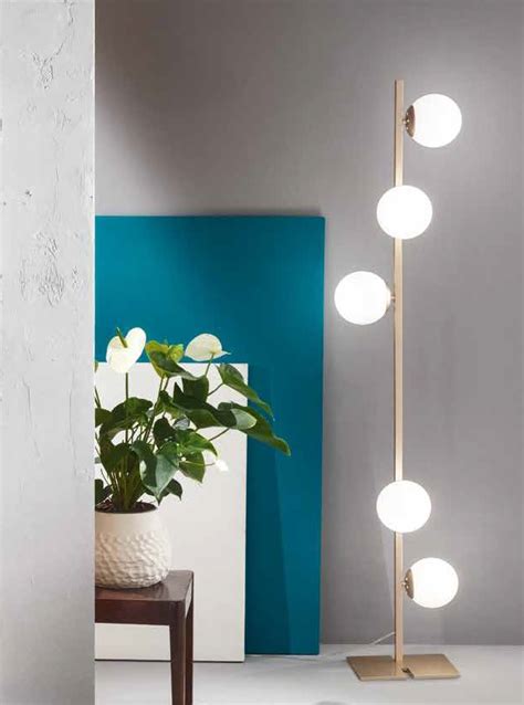 Piantana designChi non si informa adeguatamente in anticipo corre il rischio di ricevere piantana design che non hanno la funzione desiderata o sono realizzati con materiali di qualità inferiore. Se volete un prodotto che soddisfi al meglio le vostre aspettative, dovreste provare un piantana design.
  <p>Per i prodotti si possono trovare test online e confronti tra i prodotti.  I confronti tra i prodotti possono aiutare a confrontare le diverse funzioni o proprietà dei diversi prodotti. Di seguito, spieghiamo perché la ricerca è importante e di cosa si dovrebbe essere consapevoli quando si acquista un articolo.
</p>

<h2>Acquisto di Piantana design - criteri importanti</h2>

<p>Una lista di controllo può aiutarti a evitare di dover cercare informazioni sui prodotti su decine di siti web. Di seguito è riportato un esempio di una lista di controllo che può aiutarvi a trovare il prodotto giusto. Importanti criteri di acquisto includono, ad esempio:
</p><ul>
<li>Opinioni dei clienti</li>
<li>Confronti dei prezzi</li>
<li>Dettagli del prodotto</li>
<li>Termini e condizioni di consegna</li>
<li>Domande dei clienti e risposte dei marchi</li>
</ul>
<h2>Qual è l