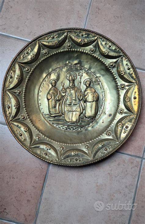 Piatto ornamentale ottoneChi non si informa adeguatamente in anticipo corre il rischio di ricevere piatto ornamentale ottone che non hanno la funzione desiderata o sono realizzati con materiali di qualità inferiore. Se volete un prodotto che soddisfi al meglio le vostre aspettative, dovreste provare un piatto ornamentale ottone.
  <p>Per i prodotti si possono trovare test online e confronti tra i prodotti.  I confronti tra i prodotti possono aiutare a confrontare le diverse funzioni o proprietà dei diversi prodotti. Di seguito, spieghiamo perché la ricerca è importante e di cosa si dovrebbe essere consapevoli quando si acquista un articolo.
</p>

<h2>Acquisto di Piatto ornamentale ottone - criteri importanti</h2>

<p>Una lista di controllo può aiutarti a evitare di dover cercare informazioni sui prodotti su decine di siti web. Di seguito è riportato un esempio di una lista di controllo che può aiutarvi a trovare il prodotto giusto. Importanti criteri di acquisto includono, ad esempio:
</p><ul>
<li>Opinioni dei clienti</li>
<li>Confronti dei prezzi</li>
<li>Dettagli del prodotto</li>
<li>Termini e condizioni di consegna</li>
<li>Domande dei clienti e risposte dei marchi</li>
</ul>
<h2>Qual è l