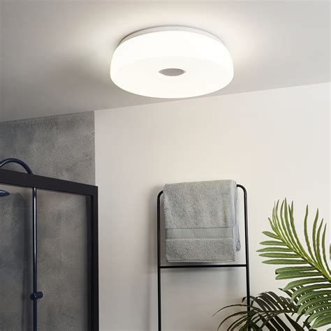 Plafoniera bagnoChi non si informa adeguatamente in anticipo corre il rischio di ricevere plafoniera bagno che non hanno la funzione desiderata o sono realizzati con materiali di qualità inferiore. Se volete un prodotto che soddisfi al meglio le vostre aspettative, dovreste provare un plafoniera bagno.
  <p>Per i prodotti si possono trovare test online e confronti tra i prodotti.  I confronti tra i prodotti possono aiutare a confrontare le diverse funzioni o proprietà dei diversi prodotti. Di seguito, spieghiamo perché la ricerca è importante e di cosa si dovrebbe essere consapevoli quando si acquista un articolo.
</p>

<h2>Acquisto di Plafoniera bagno - criteri importanti</h2>

<p>Una lista di controllo può aiutarti a evitare di dover cercare informazioni sui prodotti su decine di siti web. Di seguito è riportato un esempio di una lista di controllo che può aiutarvi a trovare il prodotto giusto. Importanti criteri di acquisto includono, ad esempio:
</p><ul>
<li>Opinioni dei clienti</li>
<li>Confronti dei prezzi</li>
<li>Dettagli del prodotto</li>
<li>Termini e condizioni di consegna</li>
<li>Domande dei clienti e risposte dei marchi</li>
</ul>
<h2>Qual è l