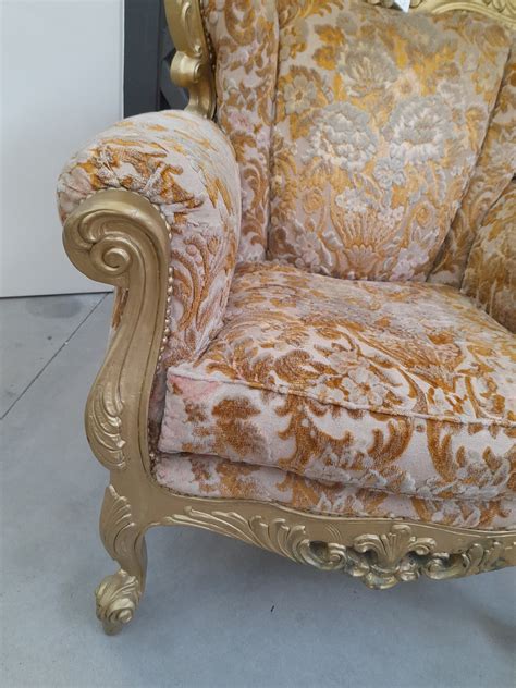 Poltrona stile baroccoChi non si informa adeguatamente in anticipo corre il rischio di ricevere poltrona stile barocco che non hanno la funzione desiderata o sono realizzati con materiali di qualità inferiore. Se volete un prodotto che soddisfi al meglio le vostre aspettative, dovreste provare un poltrona stile barocco.
  <p>Per i prodotti si possono trovare test online e confronti tra i prodotti.  I confronti tra i prodotti possono aiutare a confrontare le diverse funzioni o proprietà dei diversi prodotti. Di seguito, spieghiamo perché la ricerca è importante e di cosa si dovrebbe essere consapevoli quando si acquista un articolo.
</p>

<h2>Acquisto di Poltrona stile barocco - criteri importanti</h2>

<p>Una lista di controllo può aiutarti a evitare di dover cercare informazioni sui prodotti su decine di siti web. Di seguito è riportato un esempio di una lista di controllo che può aiutarvi a trovare il prodotto giusto. Importanti criteri di acquisto includono, ad esempio:
</p><ul>
<li>Opinioni dei clienti</li>
<li>Confronti dei prezzi</li>
<li>Dettagli del prodotto</li>
<li>Termini e condizioni di consegna</li>
<li>Domande dei clienti e risposte dei marchi</li>
</ul>
<h2>Qual è l