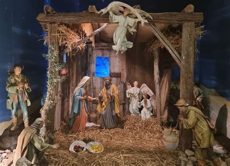 Presepe artisticoChi non si informa adeguatamente in anticipo corre il rischio di ricevere presepe artistico che non hanno la funzione desiderata o sono realizzati con materiali di qualità inferiore. Se volete un prodotto che soddisfi al meglio le vostre aspettative, dovreste provare un presepe artistico.
  <p>Per i prodotti si possono trovare test online e confronti tra i prodotti.  I confronti tra i prodotti possono aiutare a confrontare le diverse funzioni o proprietà dei diversi prodotti. Di seguito, spieghiamo perché la ricerca è importante e di cosa si dovrebbe essere consapevoli quando si acquista un articolo.
</p>

<h2>Acquisto di Presepe artistico - criteri importanti</h2>

<p>Una lista di controllo può aiutarti a evitare di dover cercare informazioni sui prodotti su decine di siti web. Di seguito è riportato un esempio di una lista di controllo che può aiutarvi a trovare il prodotto giusto. Importanti criteri di acquisto includono, ad esempio:
</p><ul>
<li>Opinioni dei clienti</li>
<li>Confronti dei prezzi</li>
<li>Dettagli del prodotto</li>
<li>Termini e condizioni di consegna</li>
<li>Domande dei clienti e risposte dei marchi</li>
</ul>
<h2>Qual è l