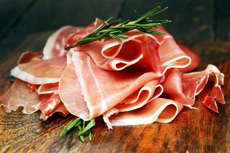 ProsciuttiChi non si informa adeguatamente in anticipo corre il rischio di ricevere prosciutti che non hanno la funzione desiderata o sono realizzati con materiali di qualità inferiore. Se volete un prodotto che soddisfi al meglio le vostre aspettative, dovreste provare un prosciutti.
  <p>Per i prodotti si possono trovare test online e confronti tra i prodotti.  I confronti tra i prodotti possono aiutare a confrontare le diverse funzioni o proprietà dei diversi prodotti. Di seguito, spieghiamo perché la ricerca è importante e di cosa si dovrebbe essere consapevoli quando si acquista un articolo.
</p>

<h2>Acquisto di Prosciutti - criteri importanti</h2>

<p>Una lista di controllo può aiutarti a evitare di dover cercare informazioni sui prodotti su decine di siti web. Di seguito è riportato un esempio di una lista di controllo che può aiutarvi a trovare il prodotto giusto. Importanti criteri di acquisto includono, ad esempio:
</p><ul>
<li>Opinioni dei clienti</li>
<li>Confronti dei prezzi</li>
<li>Dettagli del prodotto</li>
<li>Termini e condizioni di consegna</li>
<li>Domande dei clienti e risposte dei marchi</li>
</ul>
<h2>Qual è l