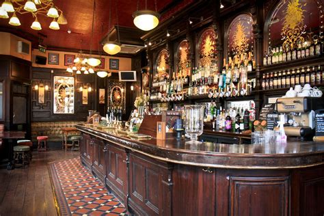 PubChi non si informa adeguatamente in anticipo corre il rischio di ricevere pub che non hanno la funzione desiderata o sono realizzati con materiali di qualità inferiore. Se volete un prodotto che soddisfi al meglio le vostre aspettative, dovreste provare un pub.
  <p>Per i prodotti si possono trovare test online e confronti tra i prodotti.  I confronti tra i prodotti possono aiutare a confrontare le diverse funzioni o proprietà dei diversi prodotti. Di seguito, spieghiamo perché la ricerca è importante e di cosa si dovrebbe essere consapevoli quando si acquista un articolo.
</p>

<h2>Acquisto di Pub - criteri importanti</h2>

<p>Una lista di controllo può aiutarti a evitare di dover cercare informazioni sui prodotti su decine di siti web. Di seguito è riportato un esempio di una lista di controllo che può aiutarvi a trovare il prodotto giusto. Importanti criteri di acquisto includono, ad esempio:
</p><ul>
<li>Opinioni dei clienti</li>
<li>Confronti dei prezzi</li>
<li>Dettagli del prodotto</li>
<li>Termini e condizioni di consegna</li>
<li>Domande dei clienti e risposte dei marchi</li>
</ul>
<h2>Qual è l