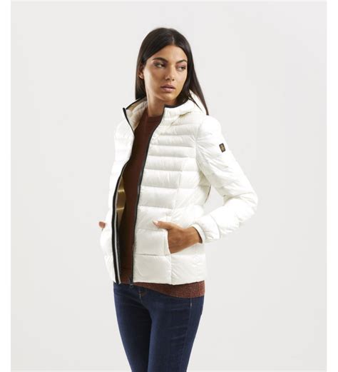 Refrigiwear biancoChi non si informa adeguatamente in anticipo corre il rischio di ricevere refrigiwear bianco che non hanno la funzione desiderata o sono realizzati con materiali di qualità inferiore. Se volete un prodotto che soddisfi al meglio le vostre aspettative, dovreste provare un refrigiwear bianco.
  <p>Per i prodotti si possono trovare test online e confronti tra i prodotti.  I confronti tra i prodotti possono aiutare a confrontare le diverse funzioni o proprietà dei diversi prodotti. Di seguito, spieghiamo perché la ricerca è importante e di cosa si dovrebbe essere consapevoli quando si acquista un articolo.
</p>

<h2>Acquisto di Refrigiwear bianco - criteri importanti</h2>

<p>Una lista di controllo può aiutarti a evitare di dover cercare informazioni sui prodotti su decine di siti web. Di seguito è riportato un esempio di una lista di controllo che può aiutarvi a trovare il prodotto giusto. Importanti criteri di acquisto includono, ad esempio:
</p><ul>
<li>Opinioni dei clienti</li>
<li>Confronti dei prezzi</li>
<li>Dettagli del prodotto</li>
<li>Termini e condizioni di consegna</li>
<li>Domande dei clienti e risposte dei marchi</li>
</ul>
<h2>Qual è l