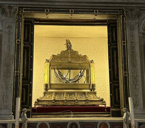ReliquarioChi non si informa adeguatamente in anticipo corre il rischio di ricevere reliquario che non hanno la funzione desiderata o sono realizzati con materiali di qualità inferiore. Se volete un prodotto che soddisfi al meglio le vostre aspettative, dovreste provare un reliquario.
  <p>Per i prodotti si possono trovare test online e confronti tra i prodotti.  I confronti tra i prodotti possono aiutare a confrontare le diverse funzioni o proprietà dei diversi prodotti. Di seguito, spieghiamo perché la ricerca è importante e di cosa si dovrebbe essere consapevoli quando si acquista un articolo.
</p>

<h2>Acquisto di Reliquario - criteri importanti</h2>

<p>Una lista di controllo può aiutarti a evitare di dover cercare informazioni sui prodotti su decine di siti web. Di seguito è riportato un esempio di una lista di controllo che può aiutarvi a trovare il prodotto giusto. Importanti criteri di acquisto includono, ad esempio:
</p><ul>
<li>Opinioni dei clienti</li>
<li>Confronti dei prezzi</li>
<li>Dettagli del prodotto</li>
<li>Termini e condizioni di consegna</li>
<li>Domande dei clienti e risposte dei marchi</li>
</ul>
<h2>Qual è l