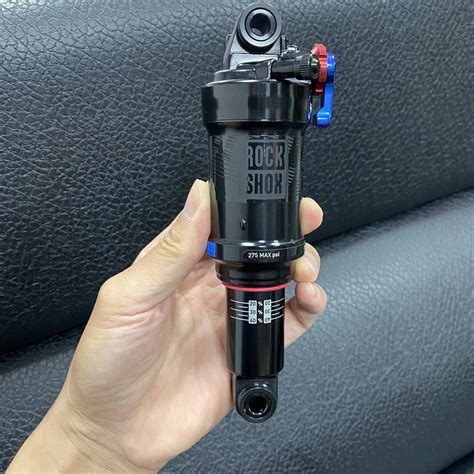 Rock shox monarch rlChi non si informa adeguatamente in anticipo corre il rischio di ricevere rock shox monarch rl che non hanno la funzione desiderata o sono realizzati con materiali di qualità inferiore. Se volete un prodotto che soddisfi al meglio le vostre aspettative, dovreste provare un rock shox monarch rl.
  <p>Per i prodotti si possono trovare test online e confronti tra i prodotti.  I confronti tra i prodotti possono aiutare a confrontare le diverse funzioni o proprietà dei diversi prodotti. Di seguito, spieghiamo perché la ricerca è importante e di cosa si dovrebbe essere consapevoli quando si acquista un articolo.
</p>

<h2>Acquisto di Rock shox monarch rl - criteri importanti</h2>

<p>Una lista di controllo può aiutarti a evitare di dover cercare informazioni sui prodotti su decine di siti web. Di seguito è riportato un esempio di una lista di controllo che può aiutarvi a trovare il prodotto giusto. Importanti criteri di acquisto includono, ad esempio:
</p><ul>
<li>Opinioni dei clienti</li>
<li>Confronti dei prezzi</li>
<li>Dettagli del prodotto</li>
<li>Termini e condizioni di consegna</li>
<li>Domande dei clienti e risposte dei marchi</li>
</ul>
<h2>Qual è l