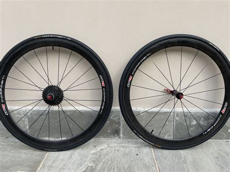 Ruote full carbonChi non si informa adeguatamente in anticipo corre il rischio di ricevere ruote full carbon che non hanno la funzione desiderata o sono realizzati con materiali di qualità inferiore. Se volete un prodotto che soddisfi al meglio le vostre aspettative, dovreste provare un ruote full carbon.
  <p>Per i prodotti si possono trovare test online e confronti tra i prodotti.  I confronti tra i prodotti possono aiutare a confrontare le diverse funzioni o proprietà dei diversi prodotti. Di seguito, spieghiamo perché la ricerca è importante e di cosa si dovrebbe essere consapevoli quando si acquista un articolo.
</p>

<h2>Acquisto di Ruote full carbon - criteri importanti</h2>

<p>Una lista di controllo può aiutarti a evitare di dover cercare informazioni sui prodotti su decine di siti web. Di seguito è riportato un esempio di una lista di controllo che può aiutarvi a trovare il prodotto giusto. Importanti criteri di acquisto includono, ad esempio:
</p><ul>
<li>Opinioni dei clienti</li>
<li>Confronti dei prezzi</li>
<li>Dettagli del prodotto</li>
<li>Termini e condizioni di consegna</li>
<li>Domande dei clienti e risposte dei marchi</li>
</ul>
<h2>Qual è l