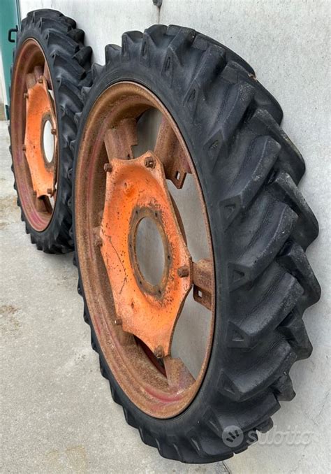 Ruote strette trattoreChi non si informa adeguatamente in anticipo corre il rischio di ricevere ruote strette trattore che non hanno la funzione desiderata o sono realizzati con materiali di qualità inferiore. Se volete un prodotto che soddisfi al meglio le vostre aspettative, dovreste provare un ruote strette trattore.
  <p>Per i prodotti si possono trovare test online e confronti tra i prodotti.  I confronti tra i prodotti possono aiutare a confrontare le diverse funzioni o proprietà dei diversi prodotti. Di seguito, spieghiamo perché la ricerca è importante e di cosa si dovrebbe essere consapevoli quando si acquista un articolo.
</p>

<h2>Acquisto di Ruote strette trattore - criteri importanti</h2>

<p>Una lista di controllo può aiutarti a evitare di dover cercare informazioni sui prodotti su decine di siti web. Di seguito è riportato un esempio di una lista di controllo che può aiutarvi a trovare il prodotto giusto. Importanti criteri di acquisto includono, ad esempio:
</p><ul>
<li>Opinioni dei clienti</li>
<li>Confronti dei prezzi</li>
<li>Dettagli del prodotto</li>
<li>Termini e condizioni di consegna</li>
<li>Domande dei clienti e risposte dei marchi</li>
</ul>
<h2>Qual è l