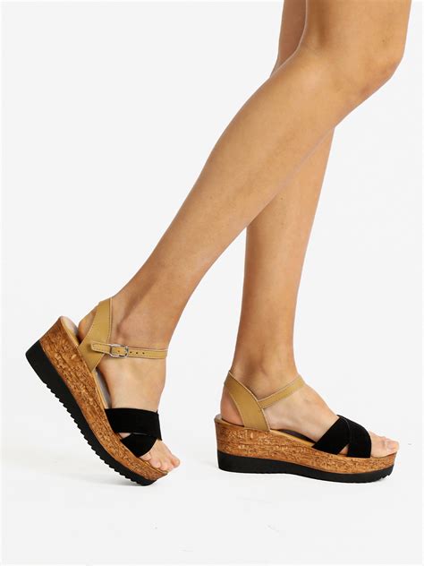 Sandali donna 37Chi non si informa adeguatamente in anticipo corre il rischio di ricevere sandali donna 37 che non hanno la funzione desiderata o sono realizzati con materiali di qualità inferiore. Se volete un prodotto che soddisfi al meglio le vostre aspettative, dovreste provare un sandali donna 37.
  <p>Per i prodotti si possono trovare test online e confronti tra i prodotti.  I confronti tra i prodotti possono aiutare a confrontare le diverse funzioni o proprietà dei diversi prodotti. Di seguito, spieghiamo perché la ricerca è importante e di cosa si dovrebbe essere consapevoli quando si acquista un articolo.
</p>

<h2>Acquisto di Sandali donna 37 - criteri importanti</h2>

<p>Una lista di controllo può aiutarti a evitare di dover cercare informazioni sui prodotti su decine di siti web. Di seguito è riportato un esempio di una lista di controllo che può aiutarvi a trovare il prodotto giusto. Importanti criteri di acquisto includono, ad esempio:
</p><ul>
<li>Opinioni dei clienti</li>
<li>Confronti dei prezzi</li>
<li>Dettagli del prodotto</li>
<li>Termini e condizioni di consegna</li>
<li>Domande dei clienti e risposte dei marchi</li>
</ul>
<h2>Qual è l