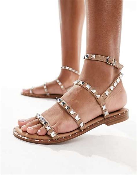 Sandali steve maddenChi non si informa adeguatamente in anticipo corre il rischio di ricevere sandali steve madden che non hanno la funzione desiderata o sono realizzati con materiali di qualità inferiore. Se volete un prodotto che soddisfi al meglio le vostre aspettative, dovreste provare un sandali steve madden.
  <p>Per i prodotti si possono trovare test online e confronti tra i prodotti.  I confronti tra i prodotti possono aiutare a confrontare le diverse funzioni o proprietà dei diversi prodotti. Di seguito, spieghiamo perché la ricerca è importante e di cosa si dovrebbe essere consapevoli quando si acquista un articolo.
</p>

<h2>Acquisto di Sandali steve madden - criteri importanti</h2>

<p>Una lista di controllo può aiutarti a evitare di dover cercare informazioni sui prodotti su decine di siti web. Di seguito è riportato un esempio di una lista di controllo che può aiutarvi a trovare il prodotto giusto. Importanti criteri di acquisto includono, ad esempio:
</p><ul>
<li>Opinioni dei clienti</li>
<li>Confronti dei prezzi</li>
<li>Dettagli del prodotto</li>
<li>Termini e condizioni di consegna</li>
<li>Domande dei clienti e risposte dei marchi</li>
</ul>
<h2>Qual è l