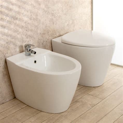 Sanitari bagnoChi non si informa adeguatamente in anticipo corre il rischio di ricevere sanitari bagno che non hanno la funzione desiderata o sono realizzati con materiali di qualità inferiore. Se volete un prodotto che soddisfi al meglio le vostre aspettative, dovreste provare un sanitari bagno.
  <p>Per i prodotti si possono trovare test online e confronti tra i prodotti.  I confronti tra i prodotti possono aiutare a confrontare le diverse funzioni o proprietà dei diversi prodotti. Di seguito, spieghiamo perché la ricerca è importante e di cosa si dovrebbe essere consapevoli quando si acquista un articolo.
</p>

<h2>Acquisto di Sanitari bagno - criteri importanti</h2>

<p>Una lista di controllo può aiutarti a evitare di dover cercare informazioni sui prodotti su decine di siti web. Di seguito è riportato un esempio di una lista di controllo che può aiutarvi a trovare il prodotto giusto. Importanti criteri di acquisto includono, ad esempio:
</p><ul>
<li>Opinioni dei clienti</li>
<li>Confronti dei prezzi</li>
<li>Dettagli del prodotto</li>
<li>Termini e condizioni di consegna</li>
<li>Domande dei clienti e risposte dei marchi</li>
</ul>
<h2>Qual è l