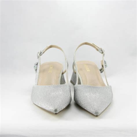 Scarpe cerimoniaChi non si informa adeguatamente in anticipo corre il rischio di ricevere scarpe cerimonia che non hanno la funzione desiderata o sono realizzati con materiali di qualità inferiore. Se volete un prodotto che soddisfi al meglio le vostre aspettative, dovreste provare un scarpe cerimonia.
  <p>Per i prodotti si possono trovare test online e confronti tra i prodotti.  I confronti tra i prodotti possono aiutare a confrontare le diverse funzioni o proprietà dei diversi prodotti. Di seguito, spieghiamo perché la ricerca è importante e di cosa si dovrebbe essere consapevoli quando si acquista un articolo.
</p>

<h2>Acquisto di Scarpe cerimonia - criteri importanti</h2>

<p>Una lista di controllo può aiutarti a evitare di dover cercare informazioni sui prodotti su decine di siti web. Di seguito è riportato un esempio di una lista di controllo che può aiutarvi a trovare il prodotto giusto. Importanti criteri di acquisto includono, ad esempio:
</p><ul>
<li>Opinioni dei clienti</li>
<li>Confronti dei prezzi</li>
<li>Dettagli del prodotto</li>
<li>Termini e condizioni di consegna</li>
<li>Domande dei clienti e risposte dei marchi</li>
</ul>
<h2>Qual è l