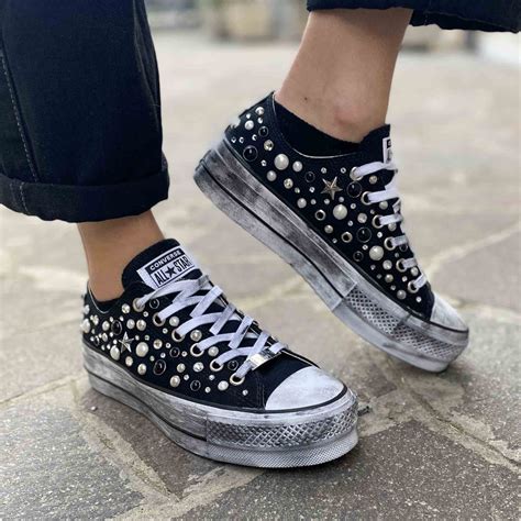 Scarpe converse allChi non si informa adeguatamente in anticipo corre il rischio di ricevere scarpe converse all che non hanno la funzione desiderata o sono realizzati con materiali di qualità inferiore. Se volete un prodotto che soddisfi al meglio le vostre aspettative, dovreste provare un scarpe converse all.
  <p>Per i prodotti si possono trovare test online e confronti tra i prodotti.  I confronti tra i prodotti possono aiutare a confrontare le diverse funzioni o proprietà dei diversi prodotti. Di seguito, spieghiamo perché la ricerca è importante e di cosa si dovrebbe essere consapevoli quando si acquista un articolo.
</p>

<h2>Acquisto di Scarpe converse all - criteri importanti</h2>

<p>Una lista di controllo può aiutarti a evitare di dover cercare informazioni sui prodotti su decine di siti web. Di seguito è riportato un esempio di una lista di controllo che può aiutarvi a trovare il prodotto giusto. Importanti criteri di acquisto includono, ad esempio:
</p><ul>
<li>Opinioni dei clienti</li>
<li>Confronti dei prezzi</li>
<li>Dettagli del prodotto</li>
<li>Termini e condizioni di consegna</li>
<li>Domande dei clienti e risposte dei marchi</li>
</ul>
<h2>Qual è l