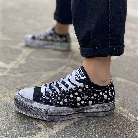 Scarpe converse vintageChi non si informa adeguatamente in anticipo corre il rischio di ricevere scarpe converse vintage che non hanno la funzione desiderata o sono realizzati con materiali di qualità inferiore. Se volete un prodotto che soddisfi al meglio le vostre aspettative, dovreste provare un scarpe converse vintage.
  <p>Per i prodotti si possono trovare test online e confronti tra i prodotti.  I confronti tra i prodotti possono aiutare a confrontare le diverse funzioni o proprietà dei diversi prodotti. Di seguito, spieghiamo perché la ricerca è importante e di cosa si dovrebbe essere consapevoli quando si acquista un articolo.
</p>

<h2>Acquisto di Scarpe converse vintage - criteri importanti</h2>

<p>Una lista di controllo può aiutarti a evitare di dover cercare informazioni sui prodotti su decine di siti web. Di seguito è riportato un esempio di una lista di controllo che può aiutarvi a trovare il prodotto giusto. Importanti criteri di acquisto includono, ad esempio:
</p><ul>
<li>Opinioni dei clienti</li>
<li>Confronti dei prezzi</li>
<li>Dettagli del prodotto</li>
<li>Termini e condizioni di consegna</li>
<li>Domande dei clienti e risposte dei marchi</li>
</ul>
<h2>Qual è l