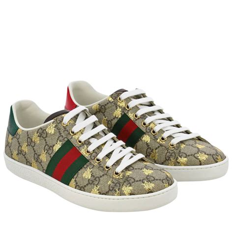 Scarpe gucciChi non si informa adeguatamente in anticipo corre il rischio di ricevere scarpe gucci che non hanno la funzione desiderata o sono realizzati con materiali di qualità inferiore. Se volete un prodotto che soddisfi al meglio le vostre aspettative, dovreste provare un scarpe gucci.
  <p>Per i prodotti si possono trovare test online e confronti tra i prodotti.  I confronti tra i prodotti possono aiutare a confrontare le diverse funzioni o proprietà dei diversi prodotti. Di seguito, spieghiamo perché la ricerca è importante e di cosa si dovrebbe essere consapevoli quando si acquista un articolo.
</p>

<h2>Acquisto di Scarpe gucci - criteri importanti</h2>

<p>Una lista di controllo può aiutarti a evitare di dover cercare informazioni sui prodotti su decine di siti web. Di seguito è riportato un esempio di una lista di controllo che può aiutarvi a trovare il prodotto giusto. Importanti criteri di acquisto includono, ad esempio:
</p><ul>
<li>Opinioni dei clienti</li>
<li>Confronti dei prezzi</li>
<li>Dettagli del prodotto</li>
<li>Termini e condizioni di consegna</li>
<li>Domande dei clienti e risposte dei marchi</li>
</ul>
<h2>Qual è l