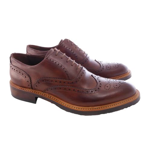 Scarpe ingleseChi non si informa adeguatamente in anticipo corre il rischio di ricevere scarpe inglese che non hanno la funzione desiderata o sono realizzati con materiali di qualità inferiore. Se volete un prodotto che soddisfi al meglio le vostre aspettative, dovreste provare un scarpe inglese.
  <p>Per i prodotti si possono trovare test online e confronti tra i prodotti.  I confronti tra i prodotti possono aiutare a confrontare le diverse funzioni o proprietà dei diversi prodotti. Di seguito, spieghiamo perché la ricerca è importante e di cosa si dovrebbe essere consapevoli quando si acquista un articolo.
</p>

<h2>Acquisto di Scarpe inglese - criteri importanti</h2>

<p>Una lista di controllo può aiutarti a evitare di dover cercare informazioni sui prodotti su decine di siti web. Di seguito è riportato un esempio di una lista di controllo che può aiutarvi a trovare il prodotto giusto. Importanti criteri di acquisto includono, ad esempio:
</p><ul>
<li>Opinioni dei clienti</li>
<li>Confronti dei prezzi</li>
<li>Dettagli del prodotto</li>
<li>Termini e condizioni di consegna</li>
<li>Domande dei clienti e risposte dei marchi</li>
</ul>
<h2>Qual è l