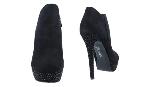 Scarpe miss robertaChi non si informa adeguatamente in anticipo corre il rischio di ricevere scarpe miss roberta che non hanno la funzione desiderata o sono realizzati con materiali di qualità inferiore. Se volete un prodotto che soddisfi al meglio le vostre aspettative, dovreste provare un scarpe miss roberta.
  <p>Per i prodotti si possono trovare test online e confronti tra i prodotti.  I confronti tra i prodotti possono aiutare a confrontare le diverse funzioni o proprietà dei diversi prodotti. Di seguito, spieghiamo perché la ricerca è importante e di cosa si dovrebbe essere consapevoli quando si acquista un articolo.
</p>

<h2>Acquisto di Scarpe miss roberta - criteri importanti</h2>

<p>Una lista di controllo può aiutarti a evitare di dover cercare informazioni sui prodotti su decine di siti web. Di seguito è riportato un esempio di una lista di controllo che può aiutarvi a trovare il prodotto giusto. Importanti criteri di acquisto includono, ad esempio:
</p><ul>
<li>Opinioni dei clienti</li>
<li>Confronti dei prezzi</li>
<li>Dettagli del prodotto</li>
<li>Termini e condizioni di consegna</li>
<li>Domande dei clienti e risposte dei marchi</li>
</ul>
<h2>Qual è l