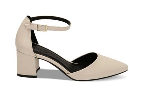 Scarpe nuovaChi non si informa adeguatamente in anticipo corre il rischio di ricevere scarpe nuova che non hanno la funzione desiderata o sono realizzati con materiali di qualità inferiore. Se volete un prodotto che soddisfi al meglio le vostre aspettative, dovreste provare un scarpe nuova.
  <p>Per i prodotti si possono trovare test online e confronti tra i prodotti.  I confronti tra i prodotti possono aiutare a confrontare le diverse funzioni o proprietà dei diversi prodotti. Di seguito, spieghiamo perché la ricerca è importante e di cosa si dovrebbe essere consapevoli quando si acquista un articolo.
</p>

<h2>Acquisto di Scarpe nuova - criteri importanti</h2>

<p>Una lista di controllo può aiutarti a evitare di dover cercare informazioni sui prodotti su decine di siti web. Di seguito è riportato un esempio di una lista di controllo che può aiutarvi a trovare il prodotto giusto. Importanti criteri di acquisto includono, ad esempio:
</p><ul>
<li>Opinioni dei clienti</li>
<li>Confronti dei prezzi</li>
<li>Dettagli del prodotto</li>
<li>Termini e condizioni di consegna</li>
<li>Domande dei clienti e risposte dei marchi</li>
</ul>
<h2>Qual è l