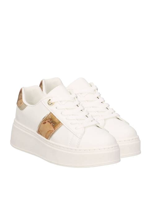 Scarpe prima donnaChi non si informa adeguatamente in anticipo corre il rischio di ricevere scarpe prima donna che non hanno la funzione desiderata o sono realizzati con materiali di qualità inferiore. Se volete un prodotto che soddisfi al meglio le vostre aspettative, dovreste provare un scarpe prima donna.
  <p>Per i prodotti si possono trovare test online e confronti tra i prodotti.  I confronti tra i prodotti possono aiutare a confrontare le diverse funzioni o proprietà dei diversi prodotti. Di seguito, spieghiamo perché la ricerca è importante e di cosa si dovrebbe essere consapevoli quando si acquista un articolo.
</p>

<h2>Acquisto di Scarpe prima donna - criteri importanti</h2>

<p>Una lista di controllo può aiutarti a evitare di dover cercare informazioni sui prodotti su decine di siti web. Di seguito è riportato un esempio di una lista di controllo che può aiutarvi a trovare il prodotto giusto. Importanti criteri di acquisto includono, ad esempio:
</p><ul>
<li>Opinioni dei clienti</li>
<li>Confronti dei prezzi</li>
<li>Dettagli del prodotto</li>
<li>Termini e condizioni di consegna</li>
<li>Domande dei clienti e risposte dei marchi</li>
</ul>
<h2>Qual è l