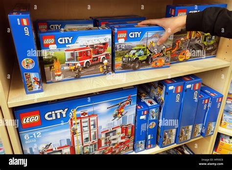 Scatole legoChi non si informa adeguatamente in anticipo corre il rischio di ricevere scatole lego che non hanno la funzione desiderata o sono realizzati con materiali di qualità inferiore. Se volete un prodotto che soddisfi al meglio le vostre aspettative, dovreste provare un scatole lego.
  <p>Per i prodotti si possono trovare test online e confronti tra i prodotti.  I confronti tra i prodotti possono aiutare a confrontare le diverse funzioni o proprietà dei diversi prodotti. Di seguito, spieghiamo perché la ricerca è importante e di cosa si dovrebbe essere consapevoli quando si acquista un articolo.
</p>

<h2>Acquisto di Scatole lego - criteri importanti</h2>

<p>Una lista di controllo può aiutarti a evitare di dover cercare informazioni sui prodotti su decine di siti web. Di seguito è riportato un esempio di una lista di controllo che può aiutarvi a trovare il prodotto giusto. Importanti criteri di acquisto includono, ad esempio:
</p><ul>
<li>Opinioni dei clienti</li>
<li>Confronti dei prezzi</li>
<li>Dettagli del prodotto</li>
<li>Termini e condizioni di consegna</li>
<li>Domande dei clienti e risposte dei marchi</li>
</ul>
<h2>Qual è l