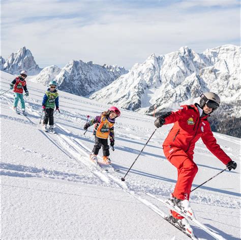 Sci skiChi non si informa adeguatamente in anticipo corre il rischio di ricevere sci ski che non hanno la funzione desiderata o sono realizzati con materiali di qualità inferiore. Se volete un prodotto che soddisfi al meglio le vostre aspettative, dovreste provare un sci ski.
  <p>Per i prodotti si possono trovare test online e confronti tra i prodotti.  I confronti tra i prodotti possono aiutare a confrontare le diverse funzioni o proprietà dei diversi prodotti. Di seguito, spieghiamo perché la ricerca è importante e di cosa si dovrebbe essere consapevoli quando si acquista un articolo.
</p>

<h2>Acquisto di Sci ski - criteri importanti</h2>

<p>Una lista di controllo può aiutarti a evitare di dover cercare informazioni sui prodotti su decine di siti web. Di seguito è riportato un esempio di una lista di controllo che può aiutarvi a trovare il prodotto giusto. Importanti criteri di acquisto includono, ad esempio:
</p><ul>
<li>Opinioni dei clienti</li>
<li>Confronti dei prezzi</li>
<li>Dettagli del prodotto</li>
<li>Termini e condizioni di consegna</li>
<li>Domande dei clienti e risposte dei marchi</li>
</ul>
<h2>Qual è l