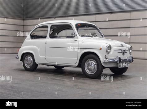 Seat 600Chi non si informa adeguatamente in anticipo corre il rischio di ricevere seat 600 che non hanno la funzione desiderata o sono realizzati con materiali di qualità inferiore. Se volete un prodotto che soddisfi al meglio le vostre aspettative, dovreste provare un seat 600.
  <p>Per i prodotti si possono trovare test online e confronti tra i prodotti.  I confronti tra i prodotti possono aiutare a confrontare le diverse funzioni o proprietà dei diversi prodotti. Di seguito, spieghiamo perché la ricerca è importante e di cosa si dovrebbe essere consapevoli quando si acquista un articolo.
</p>

<h2>Acquisto di Seat 600 - criteri importanti</h2>

<p>Una lista di controllo può aiutarti a evitare di dover cercare informazioni sui prodotti su decine di siti web. Di seguito è riportato un esempio di una lista di controllo che può aiutarvi a trovare il prodotto giusto. Importanti criteri di acquisto includono, ad esempio:
</p><ul>
<li>Opinioni dei clienti</li>
<li>Confronti dei prezzi</li>
<li>Dettagli del prodotto</li>
<li>Termini e condizioni di consegna</li>
<li>Domande dei clienti e risposte dei marchi</li>
</ul>
<h2>Qual è l