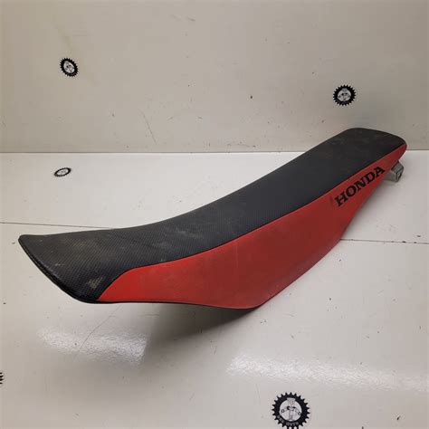 Sella crf 250Chi non si informa adeguatamente in anticipo corre il rischio di ricevere sella crf 250 che non hanno la funzione desiderata o sono realizzati con materiali di qualità inferiore. Se volete un prodotto che soddisfi al meglio le vostre aspettative, dovreste provare un sella crf 250.
  <p>Per i prodotti si possono trovare test online e confronti tra i prodotti.  I confronti tra i prodotti possono aiutare a confrontare le diverse funzioni o proprietà dei diversi prodotti. Di seguito, spieghiamo perché la ricerca è importante e di cosa si dovrebbe essere consapevoli quando si acquista un articolo.
</p>

<h2>Acquisto di Sella crf 250 - criteri importanti</h2>

<p>Una lista di controllo può aiutarti a evitare di dover cercare informazioni sui prodotti su decine di siti web. Di seguito è riportato un esempio di una lista di controllo che può aiutarvi a trovare il prodotto giusto. Importanti criteri di acquisto includono, ad esempio:
</p><ul>
<li>Opinioni dei clienti</li>
<li>Confronti dei prezzi</li>
<li>Dettagli del prodotto</li>
<li>Termini e condizioni di consegna</li>
<li>Domande dei clienti e risposte dei marchi</li>
</ul>
<h2>Qual è l