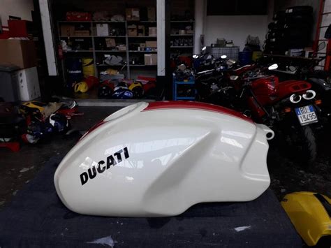 Serbatoio ducati monsterChi non si informa adeguatamente in anticipo corre il rischio di ricevere serbatoio ducati monster che non hanno la funzione desiderata o sono realizzati con materiali di qualità inferiore. Se volete un prodotto che soddisfi al meglio le vostre aspettative, dovreste provare un serbatoio ducati monster.
  <p>Per i prodotti si possono trovare test online e confronti tra i prodotti.  I confronti tra i prodotti possono aiutare a confrontare le diverse funzioni o proprietà dei diversi prodotti. Di seguito, spieghiamo perché la ricerca è importante e di cosa si dovrebbe essere consapevoli quando si acquista un articolo.
</p>

<h2>Acquisto di Serbatoio ducati monster - criteri importanti</h2>

<p>Una lista di controllo può aiutarti a evitare di dover cercare informazioni sui prodotti su decine di siti web. Di seguito è riportato un esempio di una lista di controllo che può aiutarvi a trovare il prodotto giusto. Importanti criteri di acquisto includono, ad esempio:
</p><ul>
<li>Opinioni dei clienti</li>
<li>Confronti dei prezzi</li>
<li>Dettagli del prodotto</li>
<li>Termini e condizioni di consegna</li>
<li>Domande dei clienti e risposte dei marchi</li>
</ul>
<h2>Qual è l