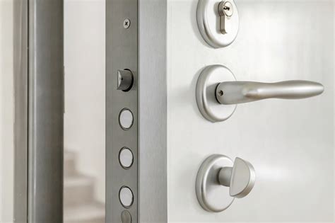 SerraturaChi non si informa adeguatamente in anticipo corre il rischio di ricevere serratura che non hanno la funzione desiderata o sono realizzati con materiali di qualità inferiore. Se volete un prodotto che soddisfi al meglio le vostre aspettative, dovreste provare un serratura.
  <p>Per i prodotti si possono trovare test online e confronti tra i prodotti.  I confronti tra i prodotti possono aiutare a confrontare le diverse funzioni o proprietà dei diversi prodotti. Di seguito, spieghiamo perché la ricerca è importante e di cosa si dovrebbe essere consapevoli quando si acquista un articolo.
</p>

<h2>Acquisto di Serratura - criteri importanti</h2>

<p>Una lista di controllo può aiutarti a evitare di dover cercare informazioni sui prodotti su decine di siti web. Di seguito è riportato un esempio di una lista di controllo che può aiutarvi a trovare il prodotto giusto. Importanti criteri di acquisto includono, ad esempio:
</p><ul>
<li>Opinioni dei clienti</li>
<li>Confronti dei prezzi</li>
<li>Dettagli del prodotto</li>
<li>Termini e condizioni di consegna</li>
<li>Domande dei clienti e risposte dei marchi</li>
</ul>
<h2>Qual è l