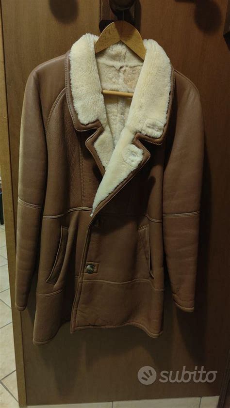 Shearling uomoChi non si informa adeguatamente in anticipo corre il rischio di ricevere shearling uomo che non hanno la funzione desiderata o sono realizzati con materiali di qualità inferiore. Se volete un prodotto che soddisfi al meglio le vostre aspettative, dovreste provare un shearling uomo.
  <p>Per i prodotti si possono trovare test online e confronti tra i prodotti.  I confronti tra i prodotti possono aiutare a confrontare le diverse funzioni o proprietà dei diversi prodotti. Di seguito, spieghiamo perché la ricerca è importante e di cosa si dovrebbe essere consapevoli quando si acquista un articolo.
</p>

<h2>Acquisto di Shearling uomo - criteri importanti</h2>

<p>Una lista di controllo può aiutarti a evitare di dover cercare informazioni sui prodotti su decine di siti web. Di seguito è riportato un esempio di una lista di controllo che può aiutarvi a trovare il prodotto giusto. Importanti criteri di acquisto includono, ad esempio:
</p><ul>
<li>Opinioni dei clienti</li>
<li>Confronti dei prezzi</li>
<li>Dettagli del prodotto</li>
<li>Termini e condizioni di consegna</li>
<li>Domande dei clienti e risposte dei marchi</li>
</ul>
<h2>Qual è l