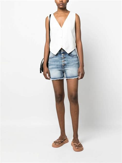 Shorts dondupChi non si informa adeguatamente in anticipo corre il rischio di ricevere shorts dondup che non hanno la funzione desiderata o sono realizzati con materiali di qualità inferiore. Se volete un prodotto che soddisfi al meglio le vostre aspettative, dovreste provare un shorts dondup.
  <p>Per i prodotti si possono trovare test online e confronti tra i prodotti.  I confronti tra i prodotti possono aiutare a confrontare le diverse funzioni o proprietà dei diversi prodotti. Di seguito, spieghiamo perché la ricerca è importante e di cosa si dovrebbe essere consapevoli quando si acquista un articolo.
</p>

<h2>Acquisto di Shorts dondup - criteri importanti</h2>

<p>Una lista di controllo può aiutarti a evitare di dover cercare informazioni sui prodotti su decine di siti web. Di seguito è riportato un esempio di una lista di controllo che può aiutarvi a trovare il prodotto giusto. Importanti criteri di acquisto includono, ad esempio:
</p><ul>
<li>Opinioni dei clienti</li>
<li>Confronti dei prezzi</li>
<li>Dettagli del prodotto</li>
<li>Termini e condizioni di consegna</li>
<li>Domande dei clienti e risposte dei marchi</li>
</ul>
<h2>Qual è l